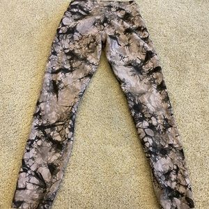 Lululemon wunder under tie dye leggings